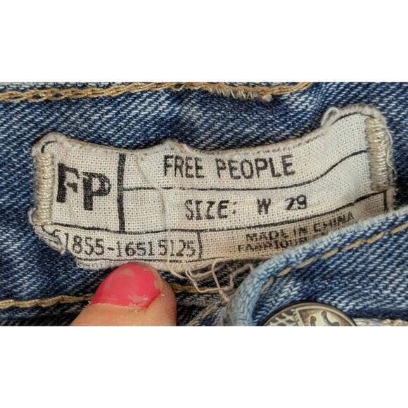 Free People Denim Shorts Size 29 Distressed Crochet Lace Hem Boho Festival - Picture 4 of 8